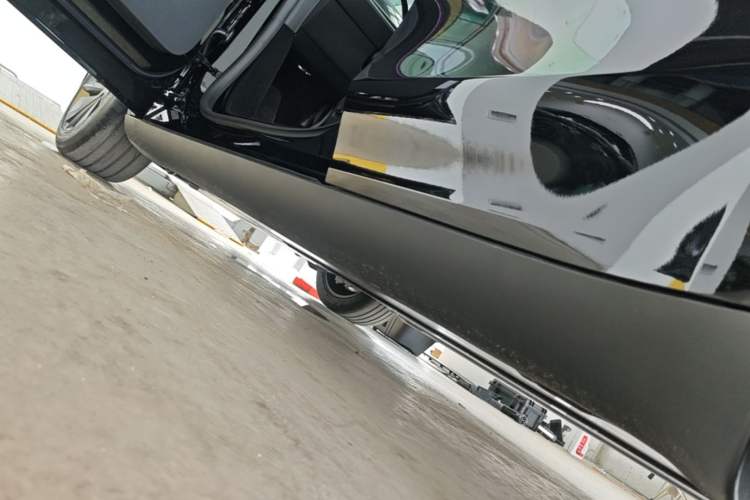 Used Tesla Model Y 2026 Rear-Drive Model Left Side Sill