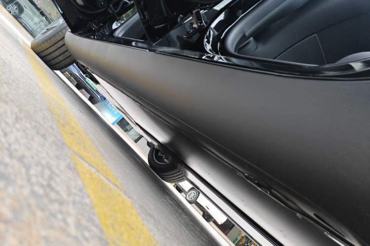Used Tesla Model Y 2026 Rear-Drive Model Left Side Sill