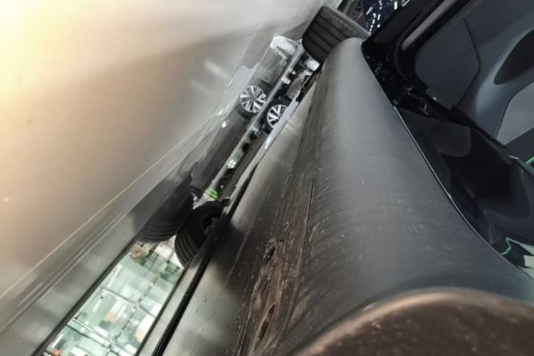 Used Tesla Model Y 2026 Rear-Drive Model Left Side Sill