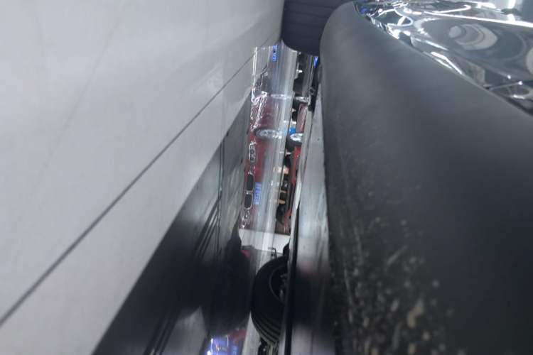 Used Tesla Model Y 2026 Rear-Drive Model Left Side Sill