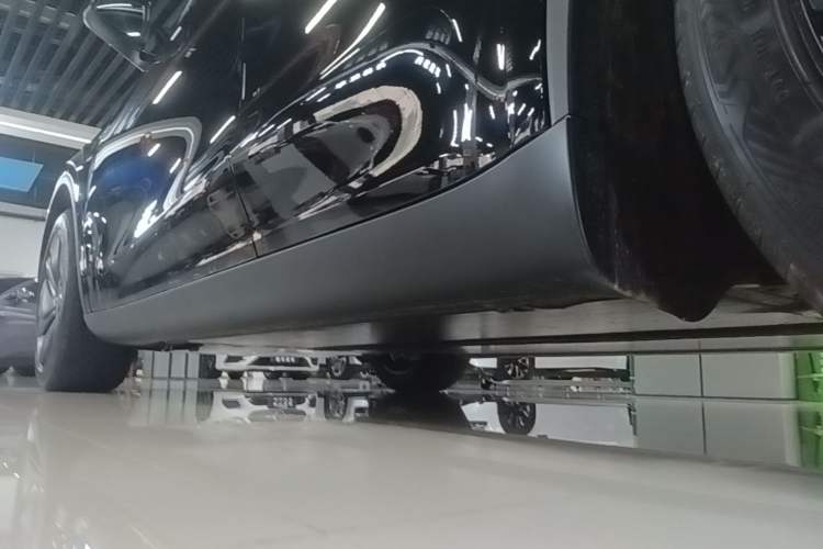 Used Tesla Model Y 2026 Rear-Drive Model Left Side Sill