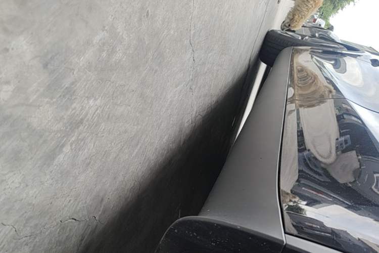 Used Tesla Model Y 2026 Long-Range All-Wheel-Drive Model Left Side Sill