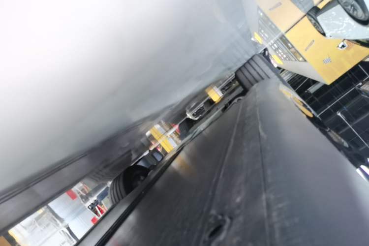 Used Tesla Model Y 2026 Rear-Drive Model Left Side Sill