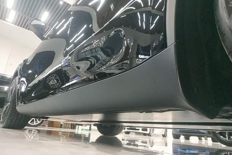 Used Tesla Model Y 2026 Long-Range All-Wheel-Drive Model Left Side Sill