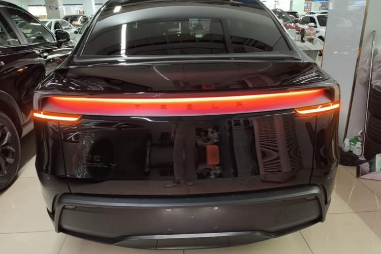 Used Tesla Model Y 2026 Rear-Drive Model Rear