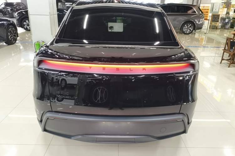 Used Tesla Model Y 2026 Rear-Drive Model Rear