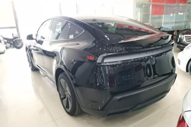 Used Tesla Model Y 2026 Rear-Drive Model Rear Left 45 Deg