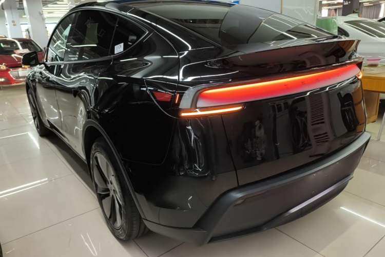 Used Tesla Model Y 2026 Rear-Drive Model Rear Left 45 Deg