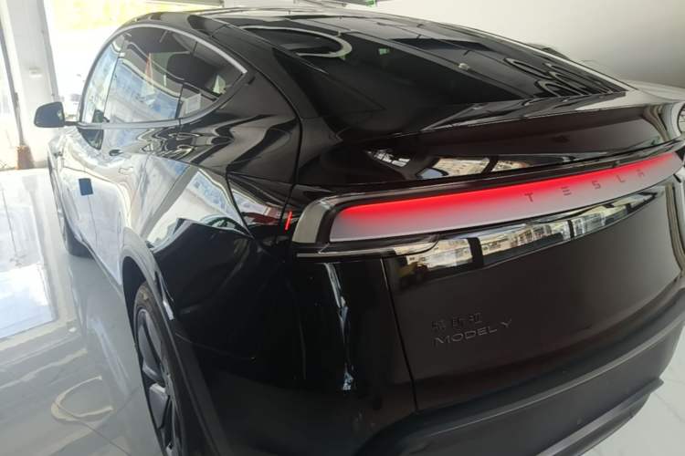 Used Tesla Model Y 2026 Rear-Drive Model Rear Left 45 Deg