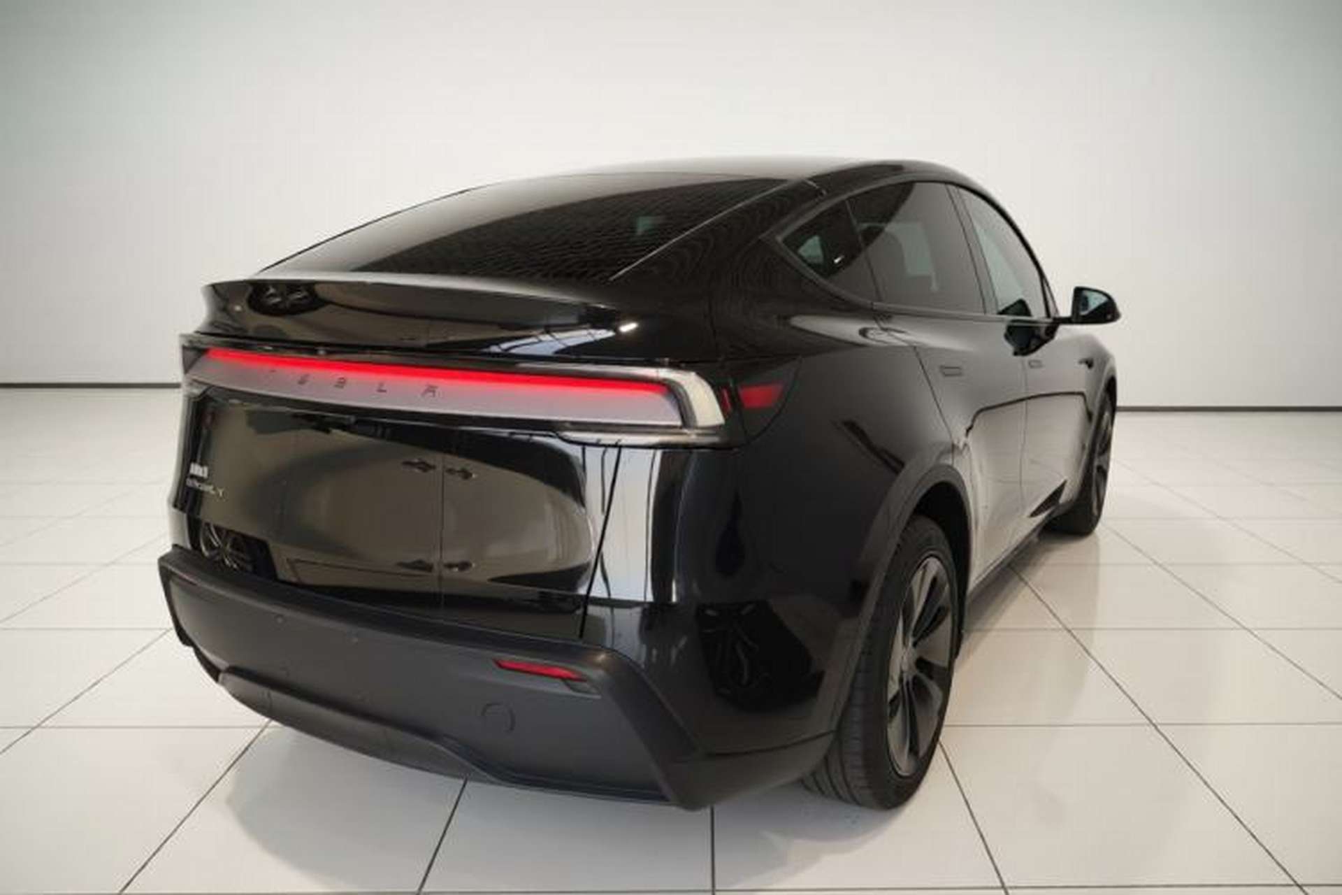 Used Tesla Model Y 2026 Rear-Drive Model Rear Right 45 Deg