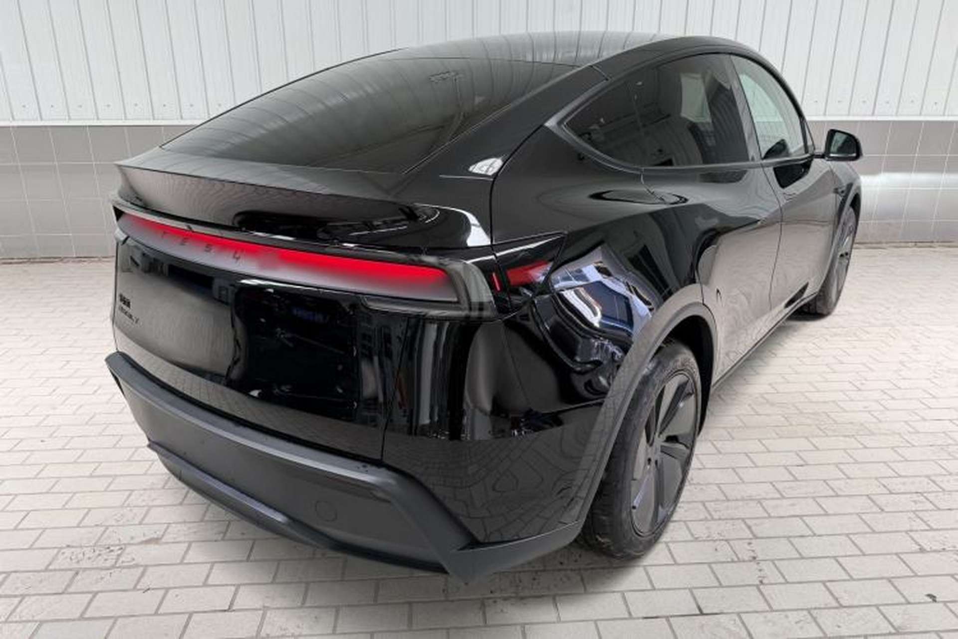 Used Tesla Model Y 2026 Rear-Drive Model Rear Right 45 Deg