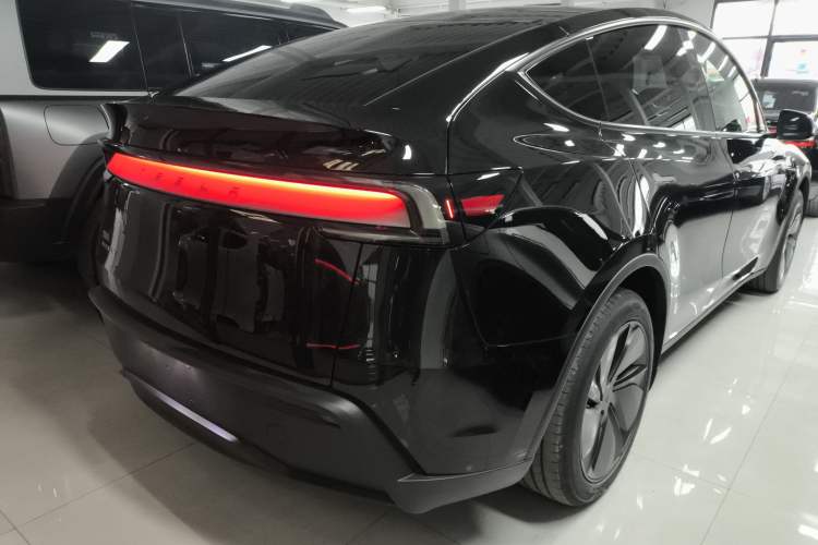 Used Tesla Model Y 2026 Rear-Drive Model Rear Right 45 Deg