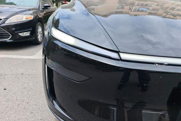 Used Tesla Model Y 2026 Facelifted Long-Range Rear-Drive Model Right Front Headlight