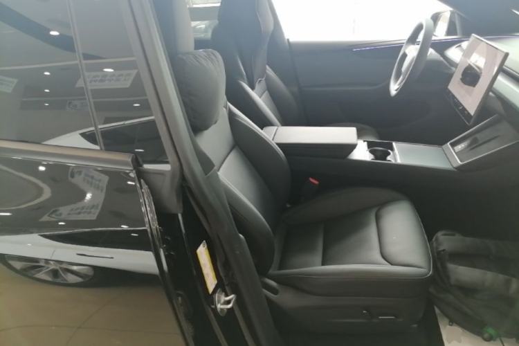Used Tesla Model Y 2026 Model Long-Range Rear-Wheel-Drive Version Right Front Seat
