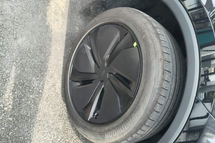 Used Tesla Model Y 2026 Facelifted Long-Range Rear-Drive Model Right Front Wheel Hub