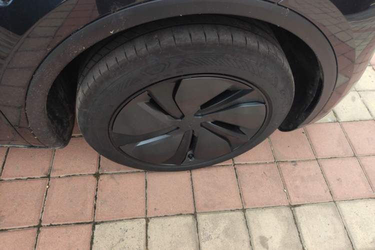 Used Tesla Model Y 2026 Rear-Drive Model Right Front Wheel Hub