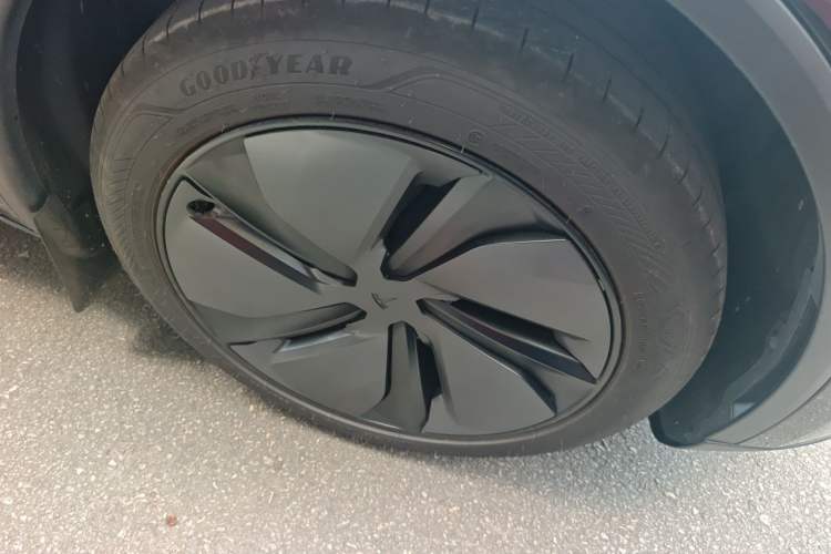 Used Tesla Model Y 2026 Rear-Drive Model Right Front Wheel Hub