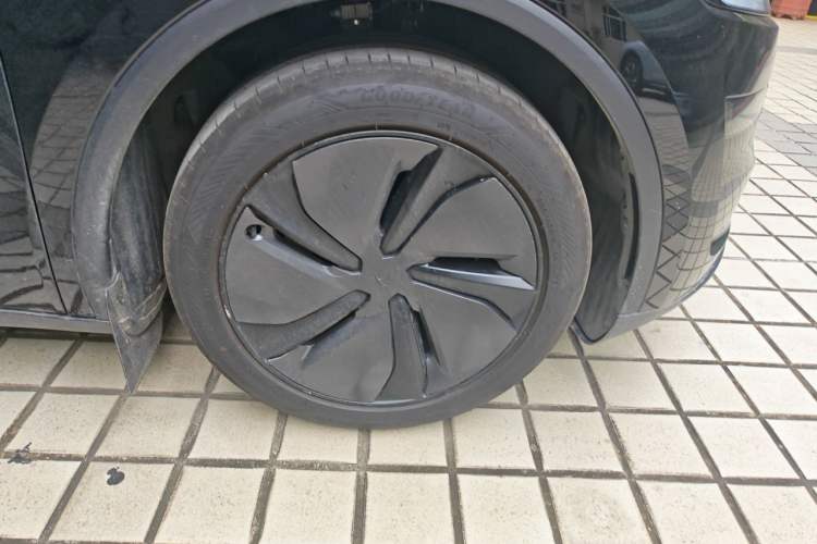Used Tesla Model Y 2026 Rear-Drive Model Right Front Wheel Hub