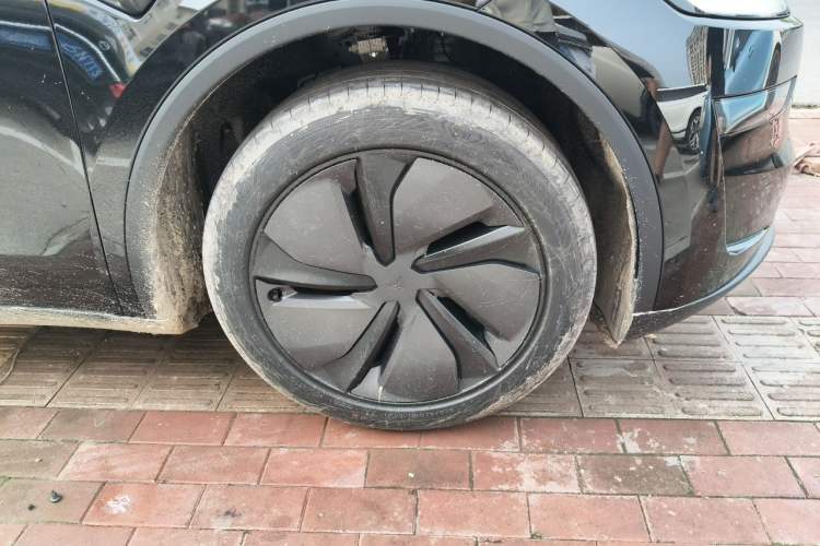 Used Tesla Model Y 2026 Rear-Drive Model Right Front Wheel Hub