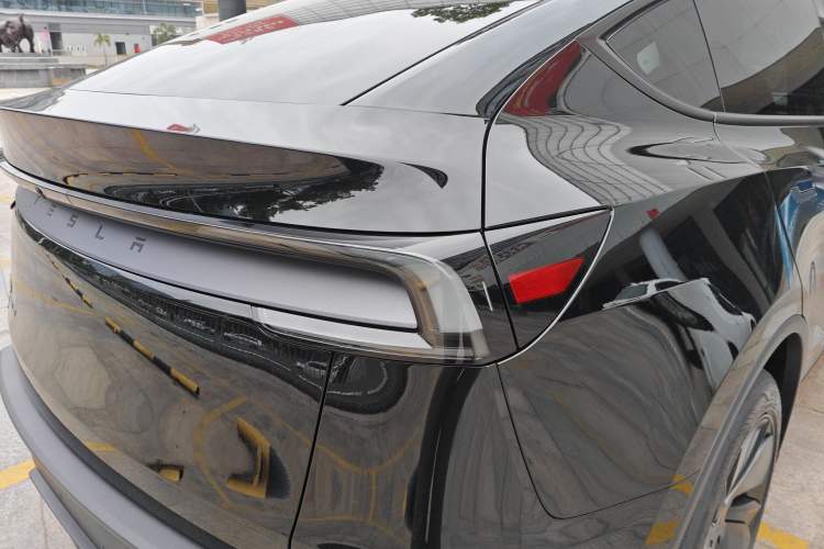 Used Tesla Model Y 2026 Rear-Drive Model Right Rear Taillight