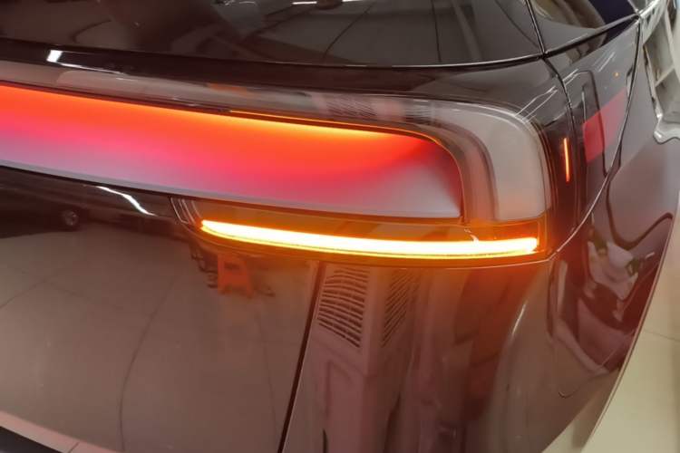 Used Tesla Model Y 2026 Rear-Drive Model Right Rear Taillight