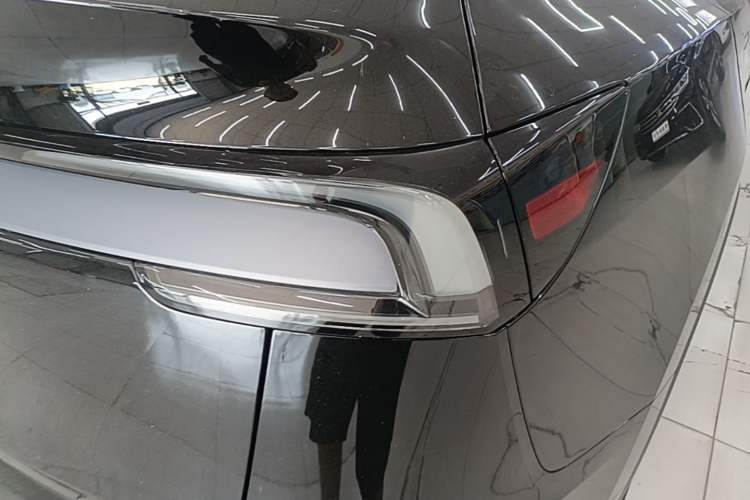 Used Tesla Model Y 2026 Model Long-Range Rear-Wheel-Drive Version Right Rear Taillight