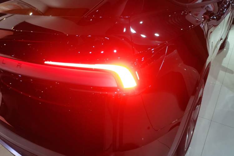 Used Tesla Model Y 2026 Rear-Drive Model Right Rear Taillight