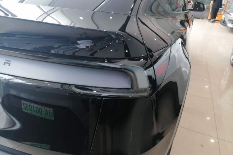 Used Tesla Model Y 2026 Model Long-Range Rear-Wheel-Drive Version Right Rear Taillight
