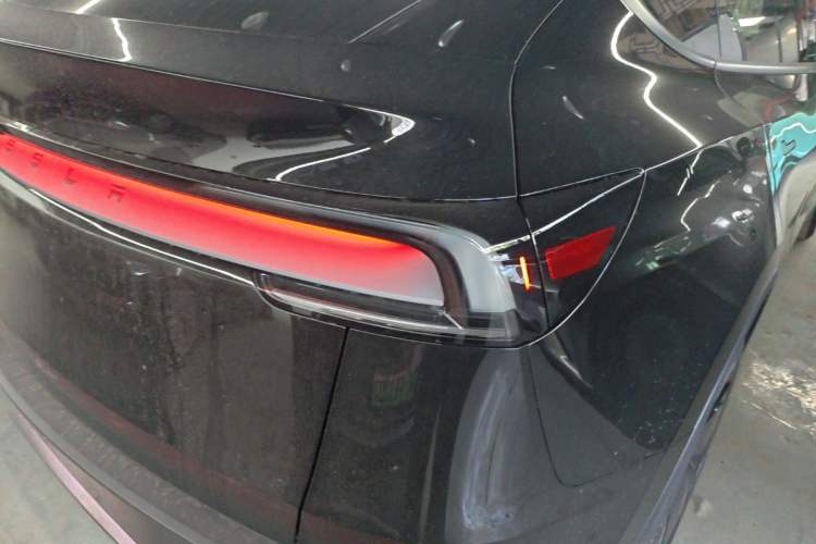 Used Tesla Model Y 2026 Rear-Drive Model Right Rear Taillight