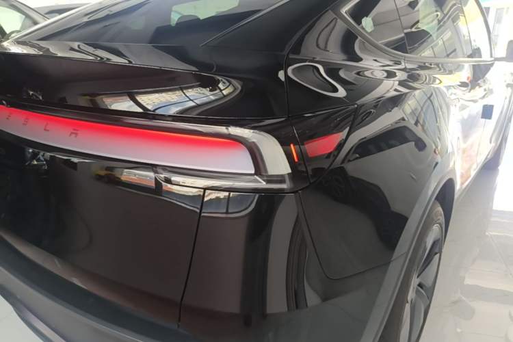 Used Tesla Model Y 2026 Rear-Drive Model Right Rear Taillight