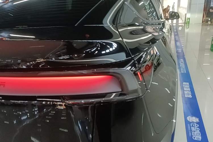 Used Tesla Model Y 2026 Rear-Drive Model Right Rear Taillight