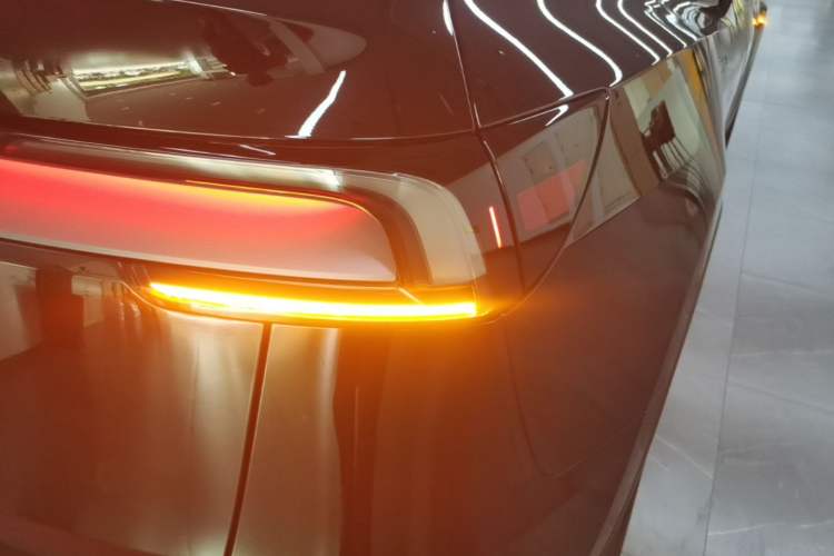Used Tesla Model Y 2026 Model Long-Range Rear-Wheel-Drive Version Right Rear Taillight