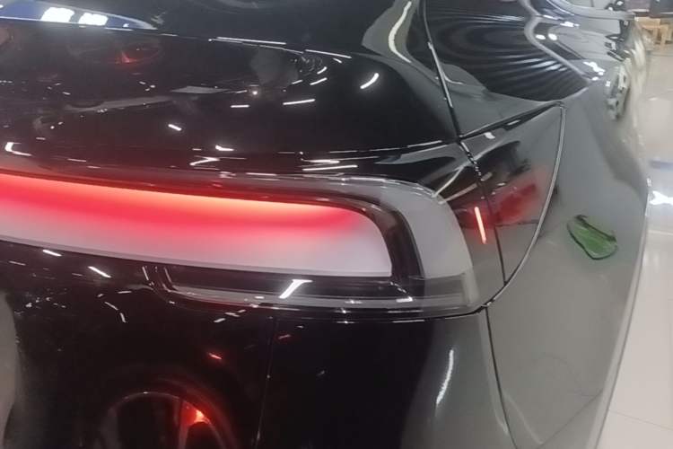 Used Tesla Model Y 2026 Rear-Drive Model Right Rear Taillight