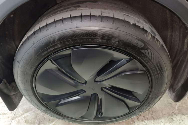 Used Tesla Model Y 2026 Rear-Drive Model Right Rear Wheel Hub