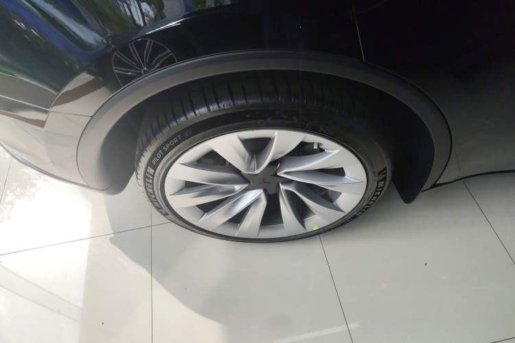 Used Tesla Model Y 2026 Rear-Drive Model Right Rear Wheel Hub