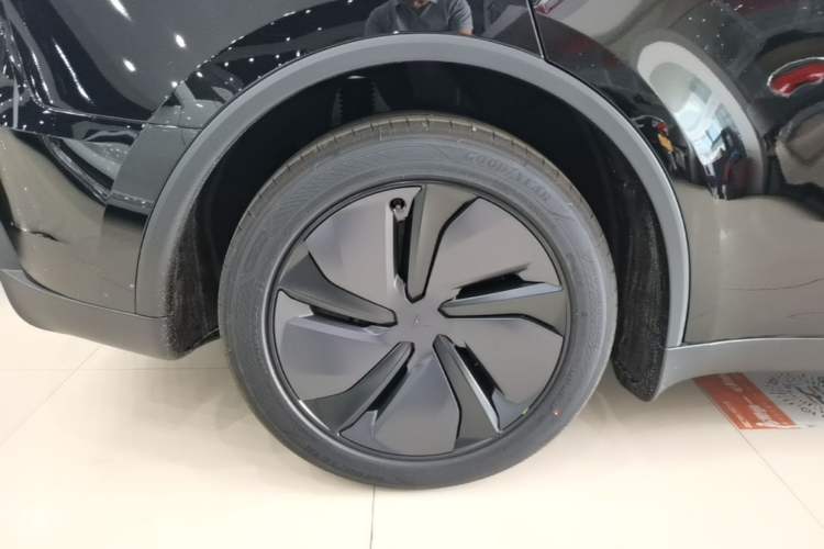 Used Tesla Model Y 2026 Rear-Drive Model Right Rear Wheel Hub
