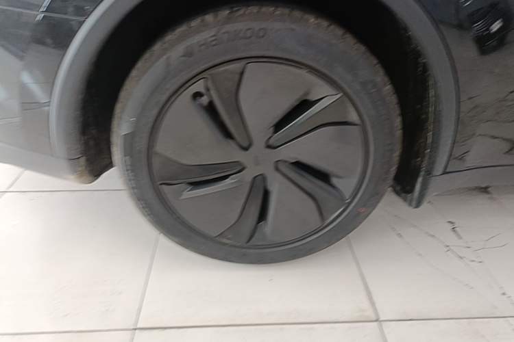 Used Tesla Model Y 2026 Model Long-Range Rear-Wheel-Drive Version Right Rear Wheel Hub