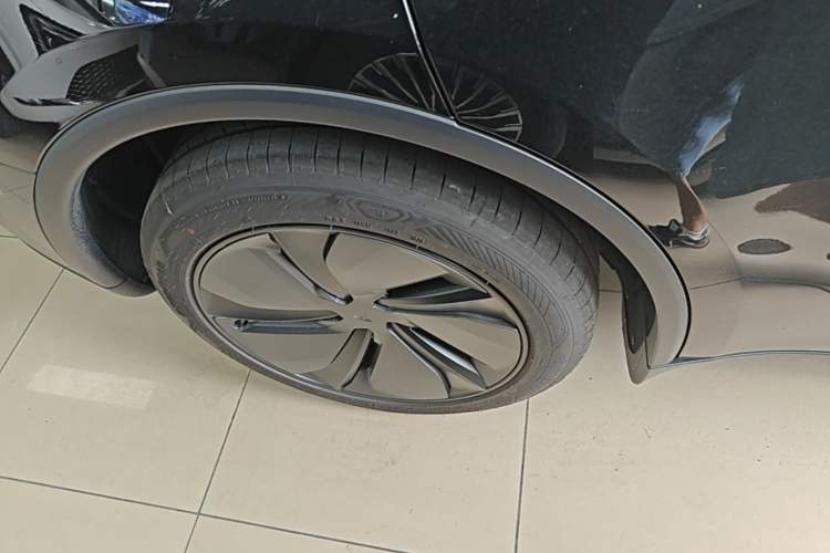 Used Tesla Model Y 2026 Rear-Drive Model Right Rear Wheel Hub