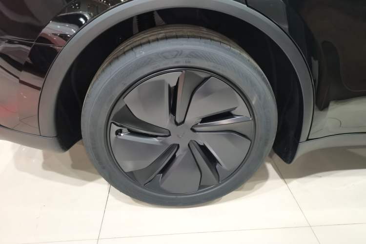 Used Tesla Model Y 2026 Rear-Drive Model Right Rear Wheel Hub