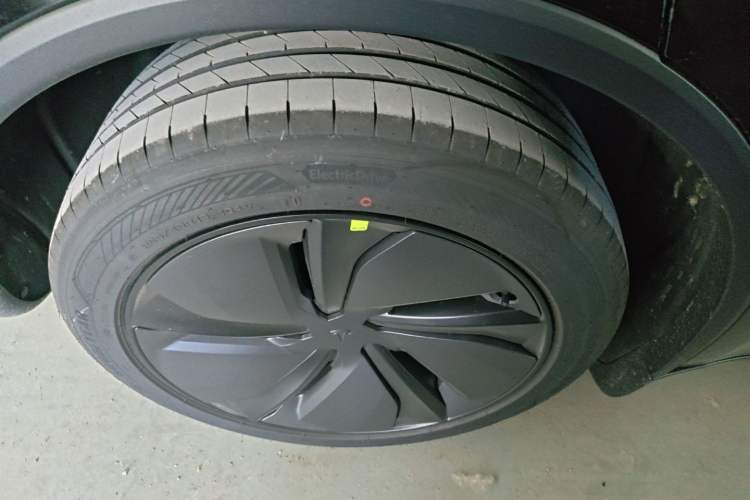 Used Tesla Model Y 2026 Rear-Drive Model Right Rear Wheel Hub