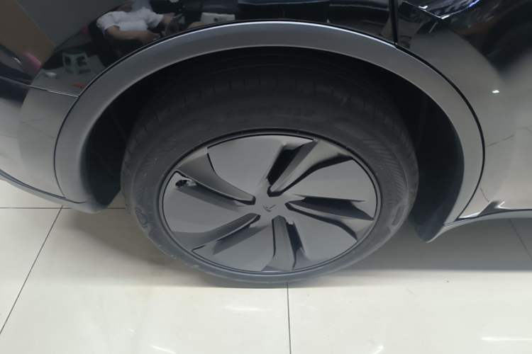 Used Tesla Model Y 2026 Rear-Drive Model Right Rear Wheel Hub