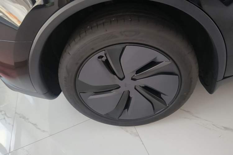 Used Tesla Model Y 2026 Rear-Drive Model Right Rear Wheel Hub