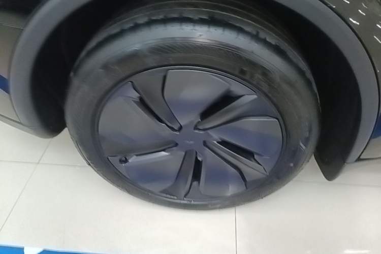 Used Tesla Model Y 2026 Rear-Drive Model Right Rear Wheel Hub