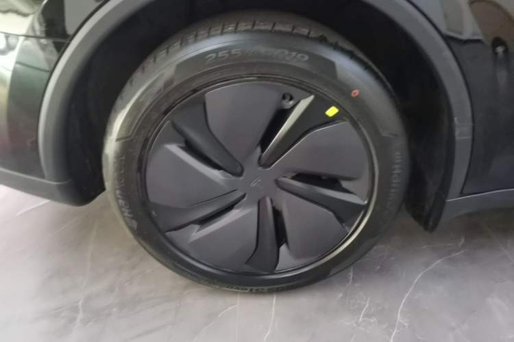 Used Tesla Model Y 2026 Model Long-Range Rear-Wheel-Drive Version Right Rear Wheel Hub