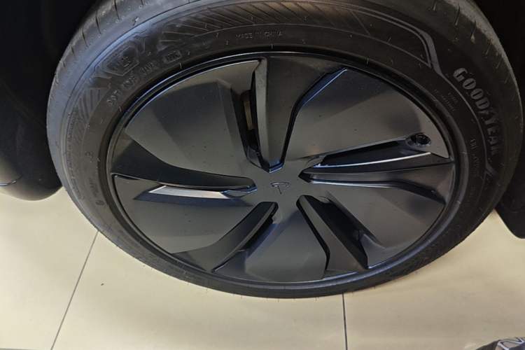 Used Tesla Model Y 2026 Rear-Drive Model Right Rear Wheel Hub
