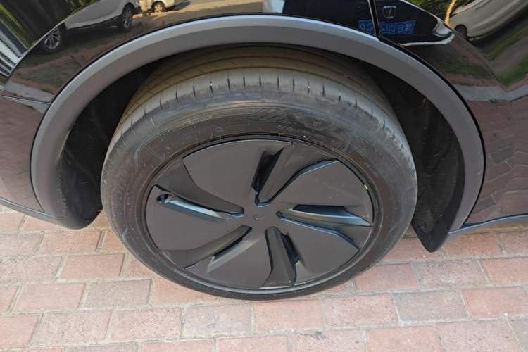Used Tesla Model Y 2026 Rear-Drive Model Right Rear Wheel Hub