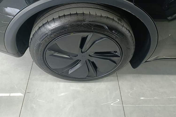 Used Tesla Model Y 2026 Rear-Drive Model Right Rear Wheel Hub