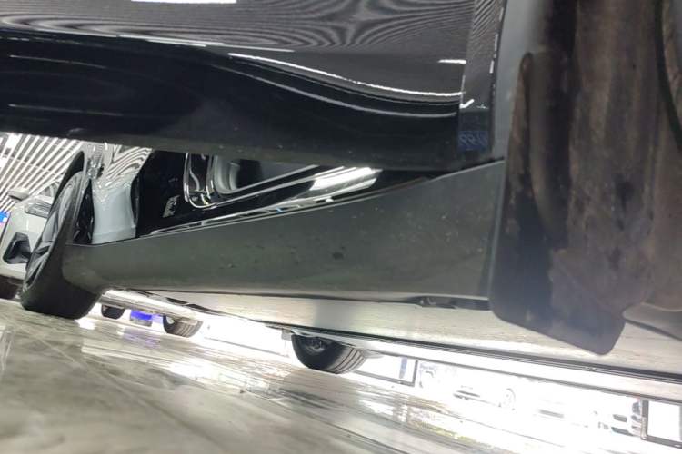 Used Tesla Model Y 2026 Rear-Drive Model Right Side Sill