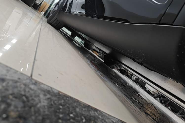 Used Tesla Model Y 2026 Rear-Drive Model Right Side Sill