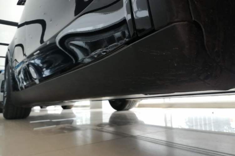 Used Tesla Model Y 2026 Model Long-Range Rear-Wheel-Drive Version Right Side Sill